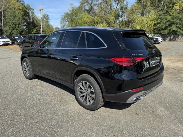 2026 Mercedes Benz GLC 300 4MATIC photo 3