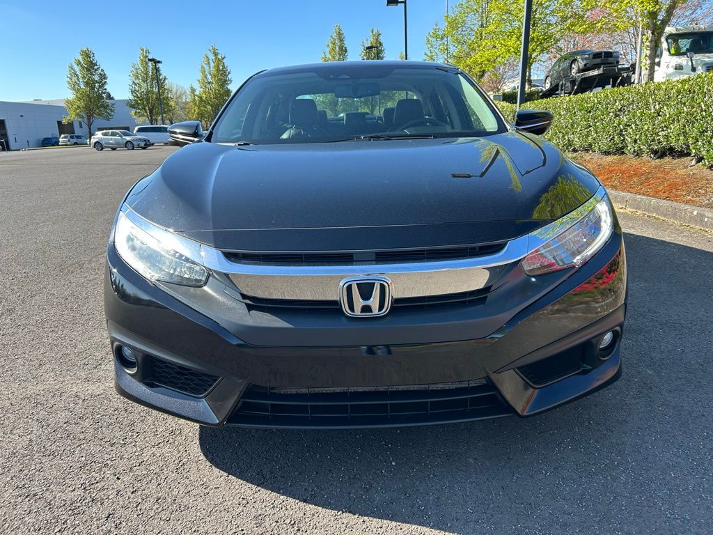 2017 Honda Civic Touring photo 3