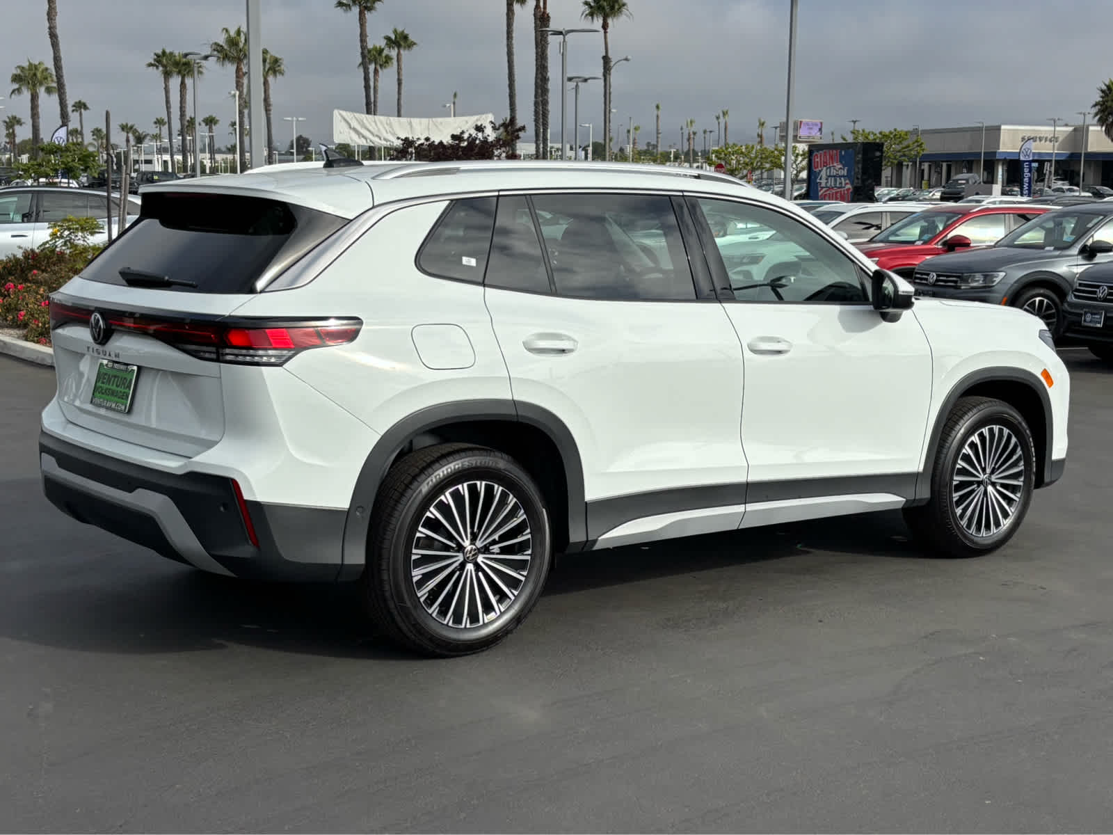 2025 Volkswagen Tiguan S photo 2
