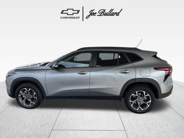 2024 Chevrolet Trax LT photo 4