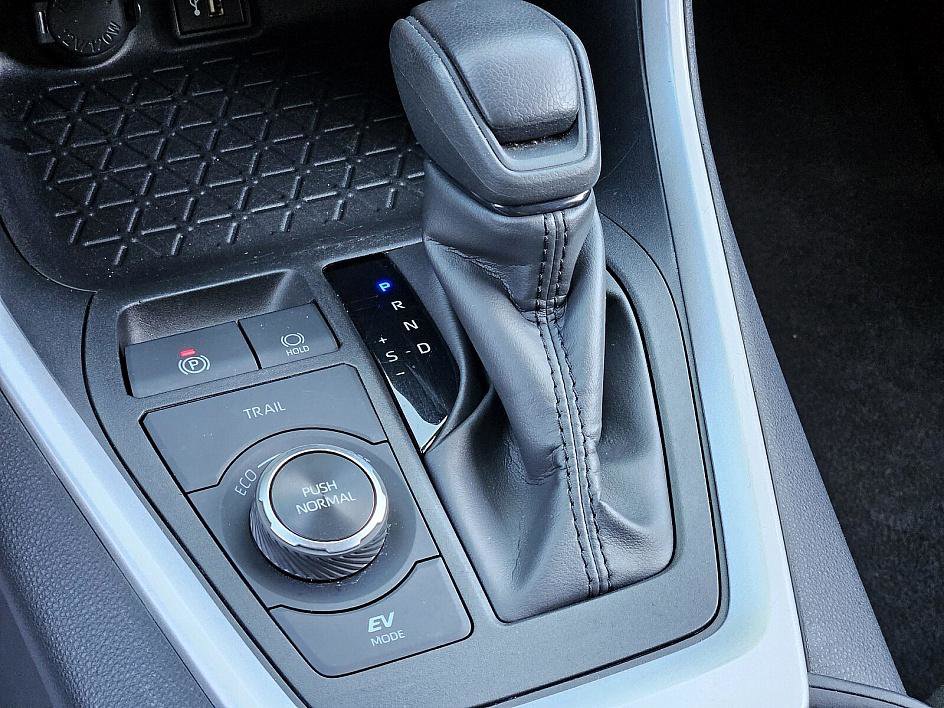 2024 Toyota RAV4 Hybrid XLE photo 21