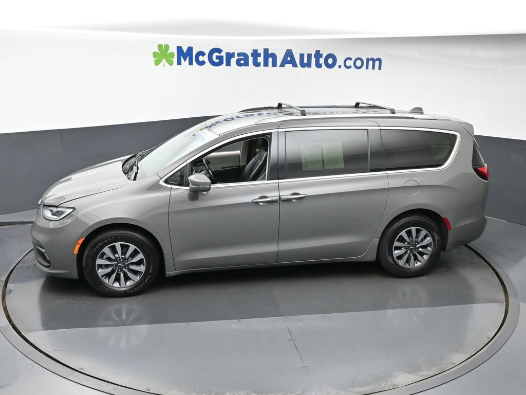 2021 Chrysler Pacifica Touring L photo 16