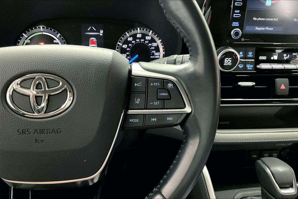 2021 Toyota Highlander Hybrid LE photo 17