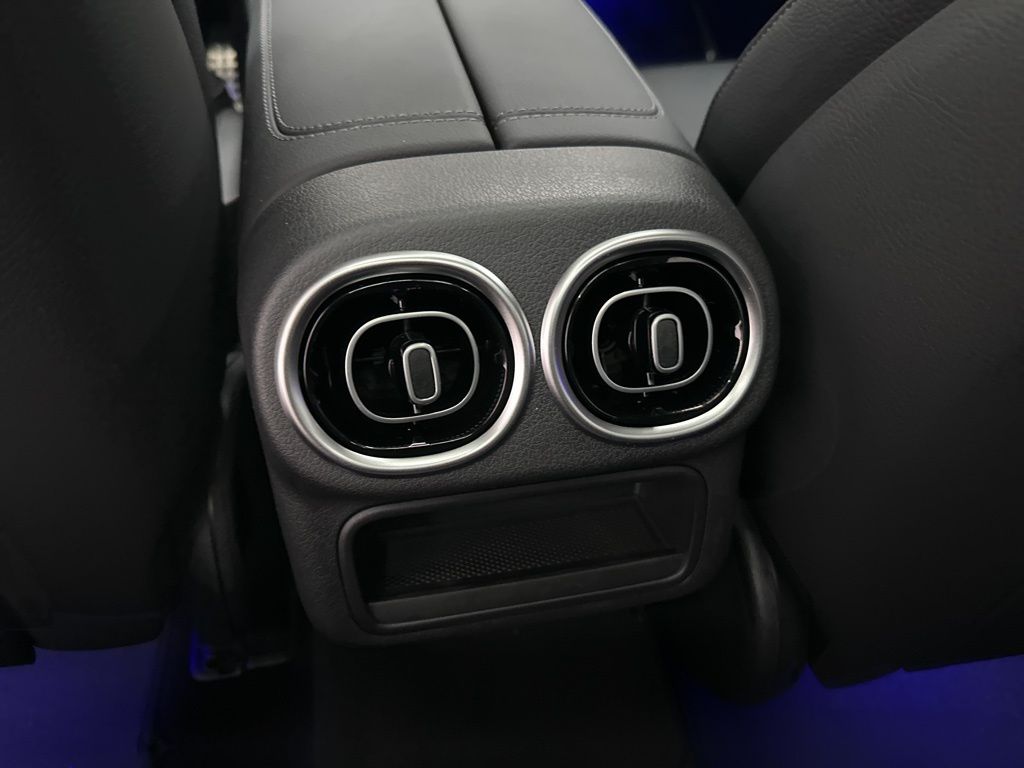2025 Mercedes Benz GLC 300 photo 11