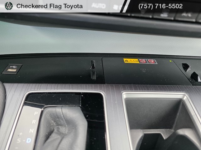 2025 Toyota Sienna LE photo 17