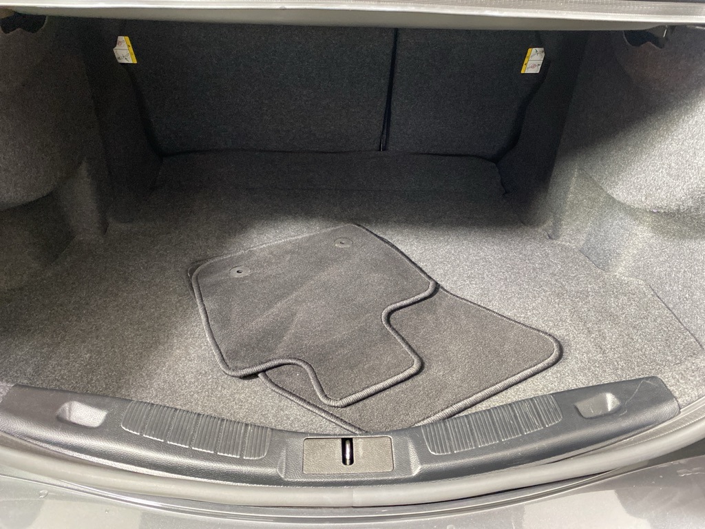 2020 Ford Fusion SE photo 16
