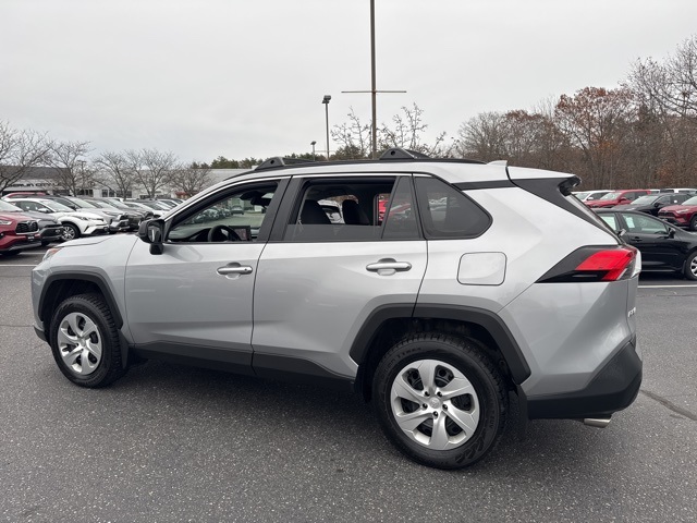 2021 Toyota RAV4 LE photo 4