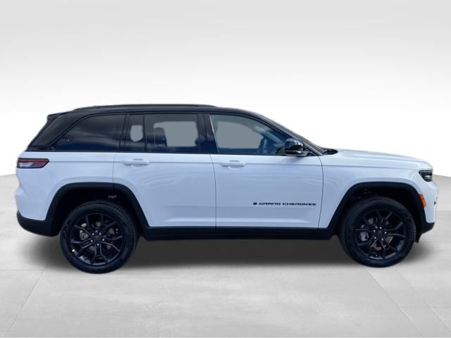 2025 Jeep Grand Cherokee Limited photo 4