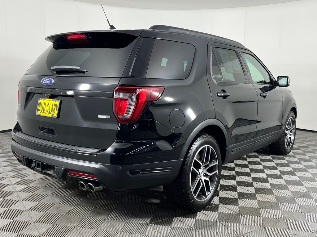 2018 Ford Explorer Sport photo 2