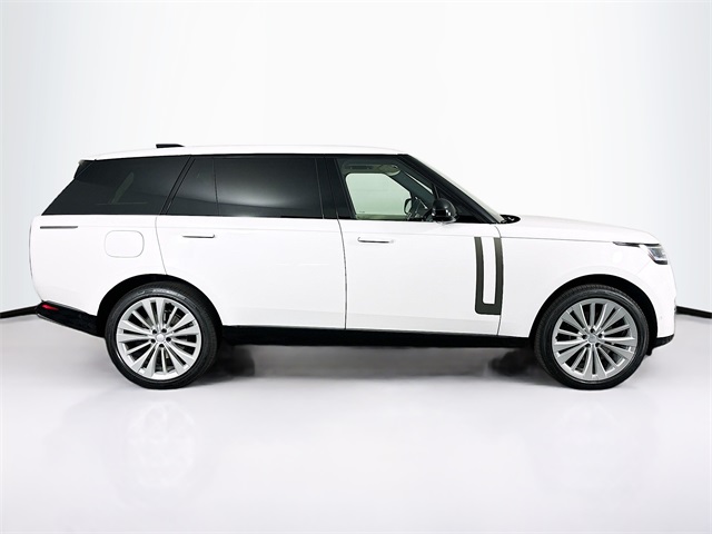 2025 Land Rover Range Rover SE photo 4
