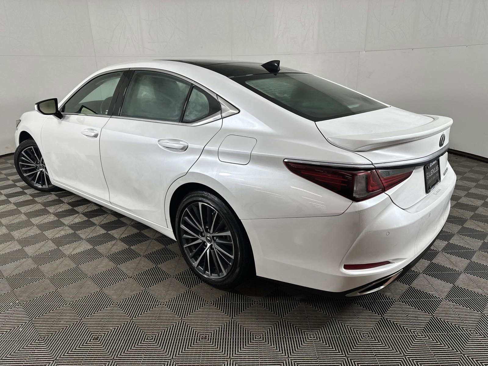 2022 Lexus ES 350 photo 4
