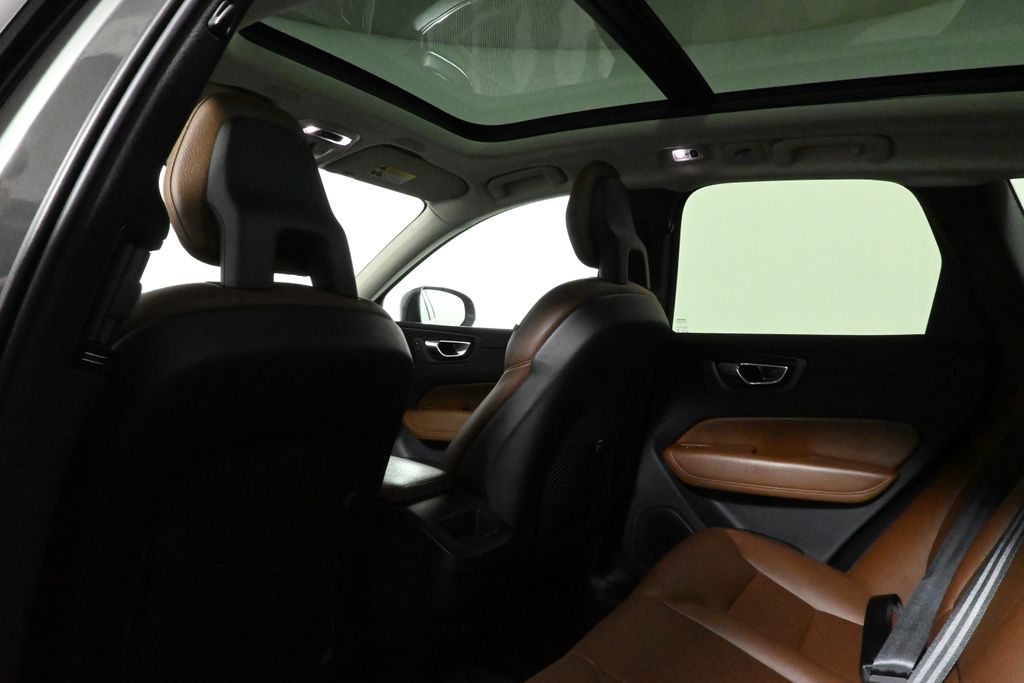 2018 Volvo XC60 T5 Momentum photo 31