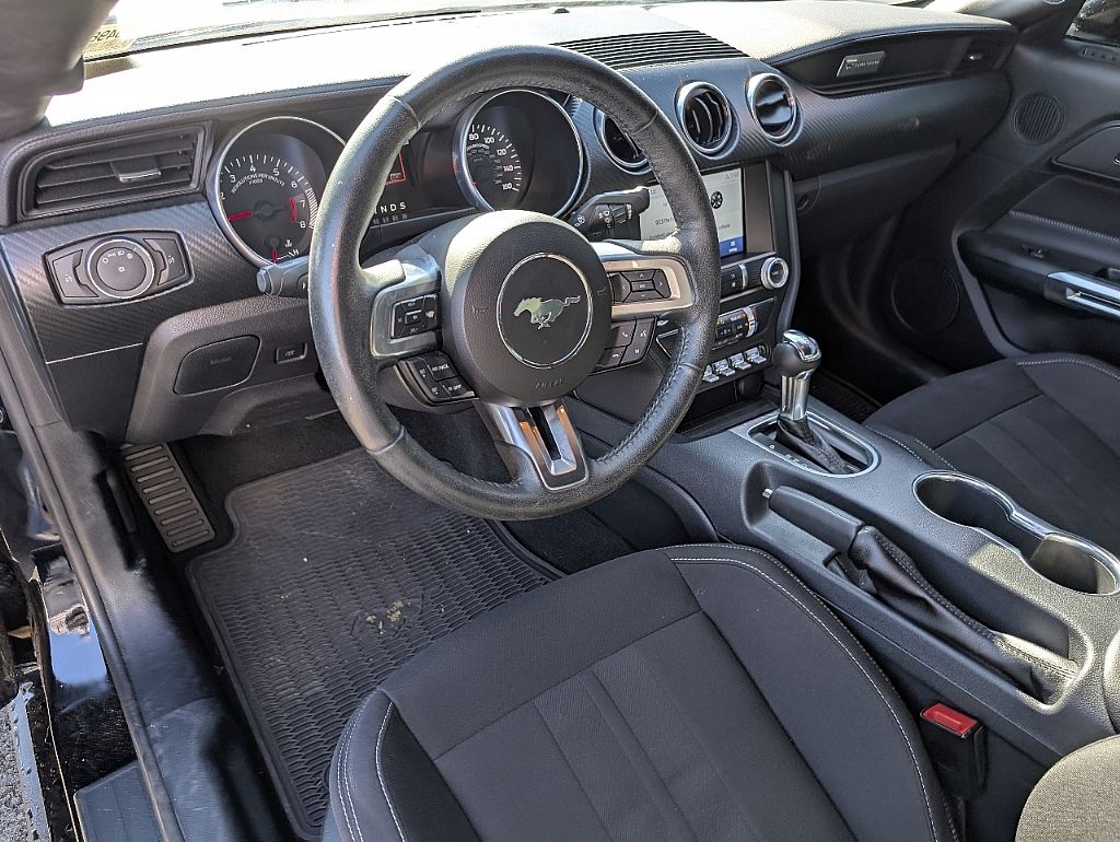 2022 Ford Mustang EcoBoost photo 5