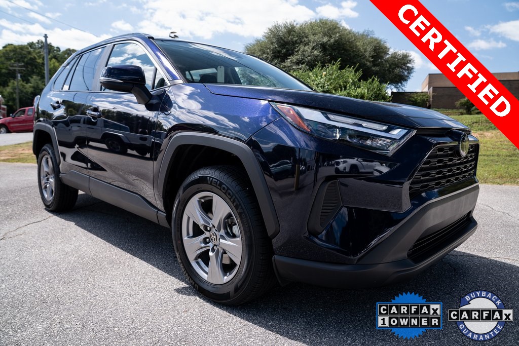 2022 Toyota RAV4 XLE photo 9