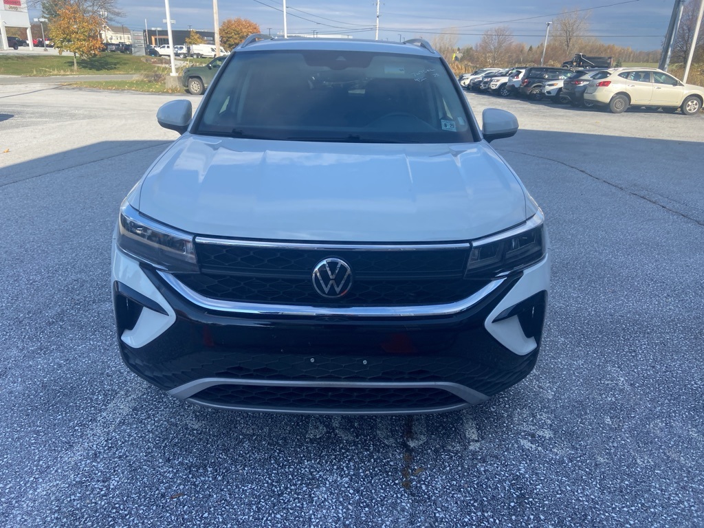 2023 Volkswagen Taos SE photo 2