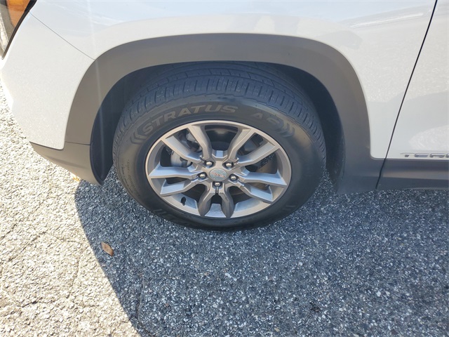 2024 Gmc Terrain SLT photo 3