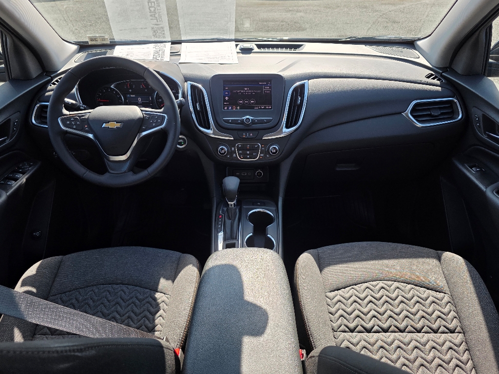 2023 Chevrolet Equinox LT photo 2
