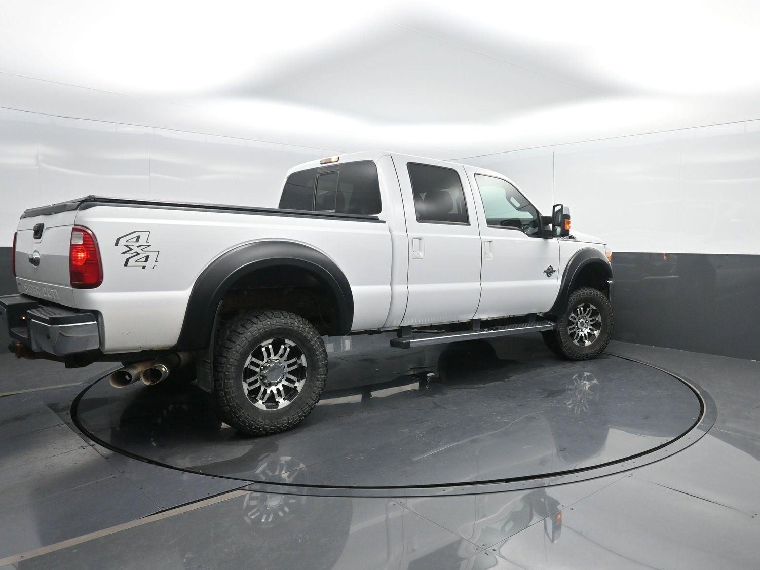 2015 Ford F-350 Lariat photo 2
