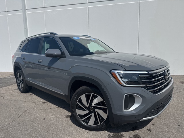 2025 Volkswagen Atlas SEL photo 2