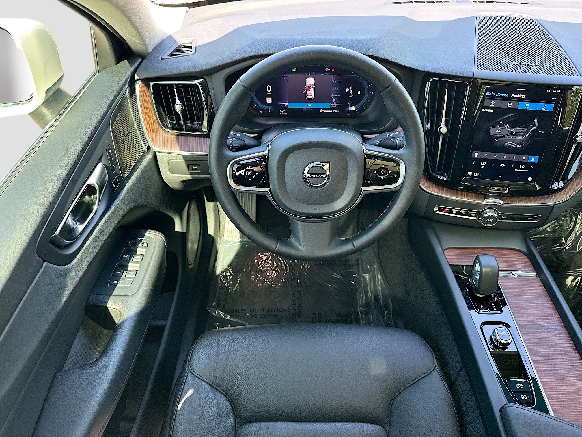 2023 Volvo XC60 Plus photo 22