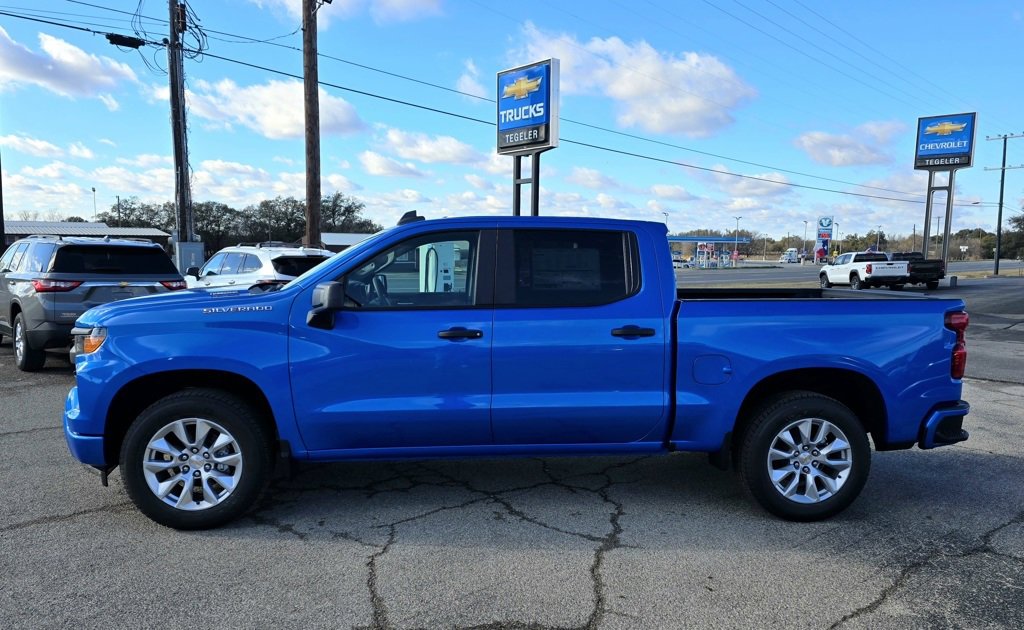 2025 Chevrolet Silverado 1500 Custom photo 2
