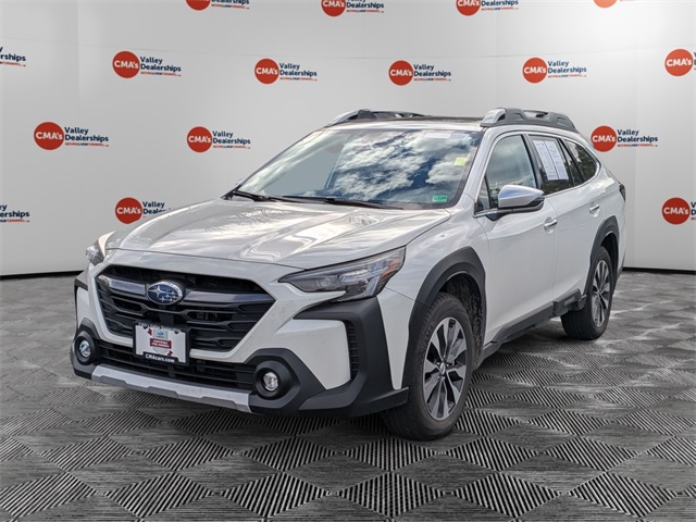 2025 Subaru Outback Touring's photo