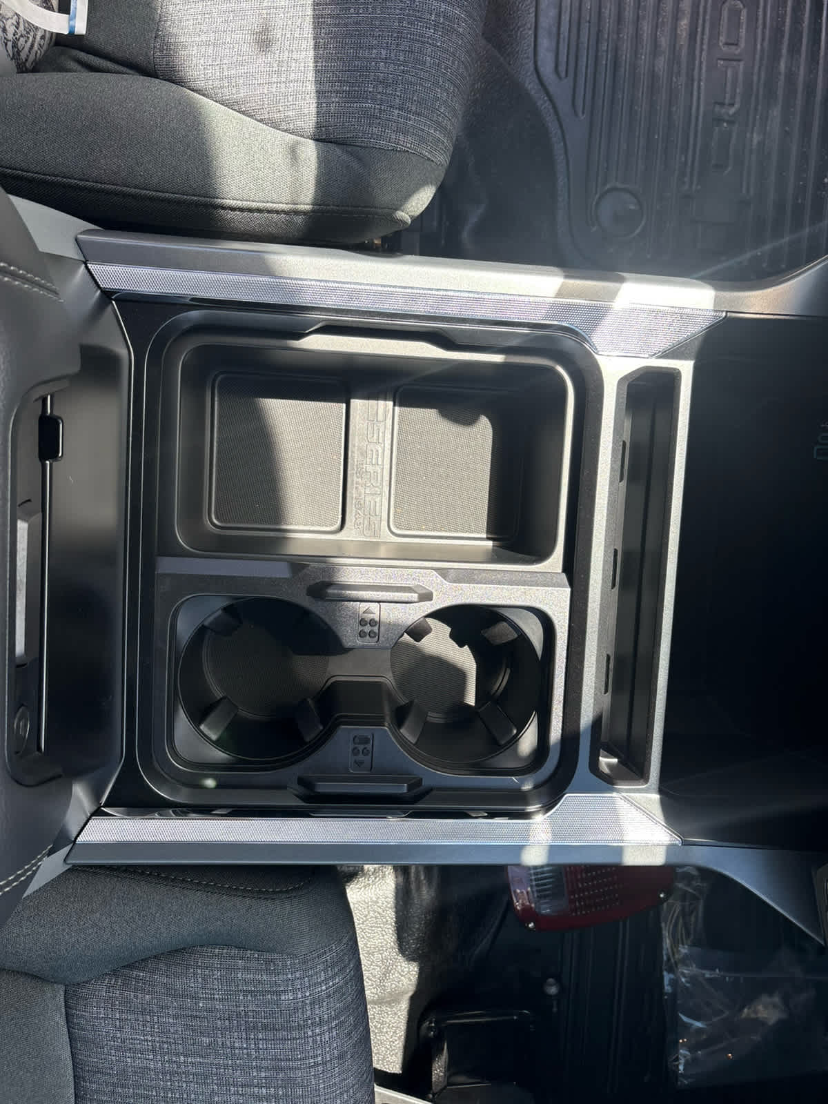 2025 Ford F-350 Super Duty Chassis Cab XLT - Photo 28