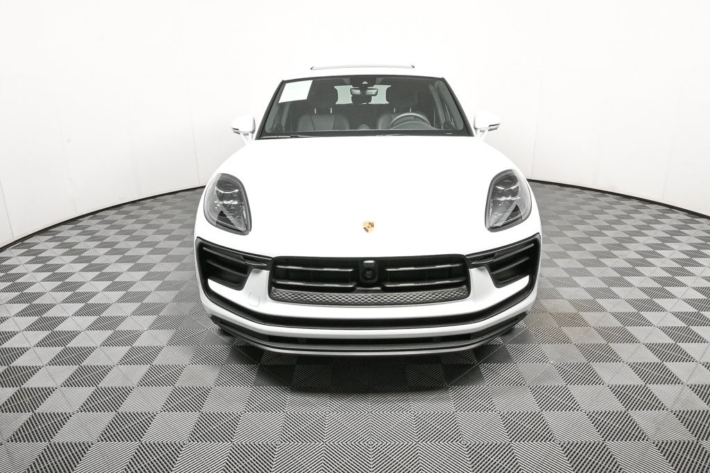 2025 Porsche Macan T photo 34
