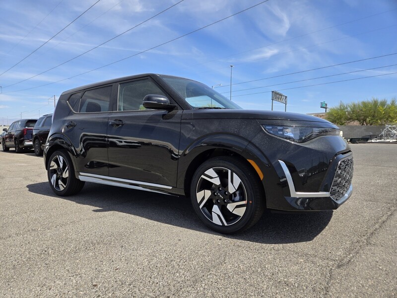 2025 Kia Soul GT-Line photo 2