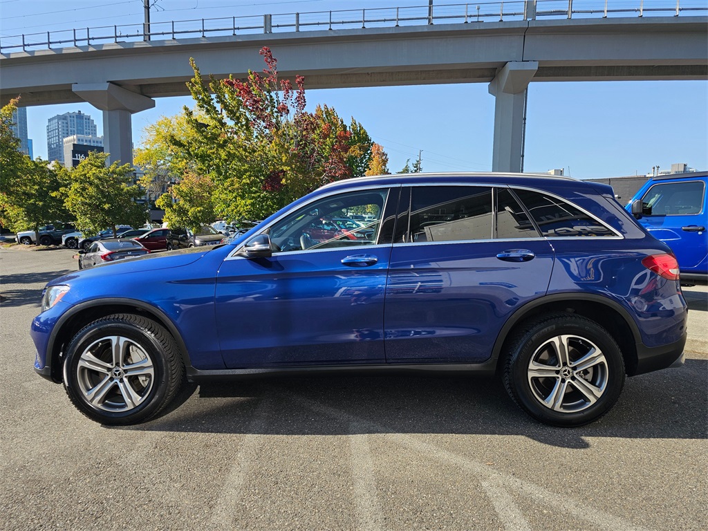 2018 Mercedes Benz GLC 300 4MATIC photo 3