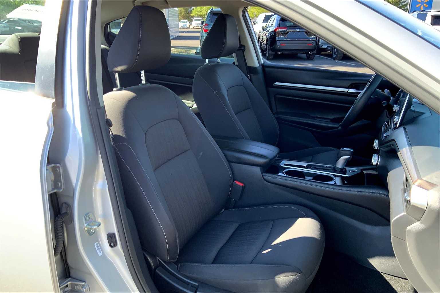 2023 Nissan Altima 2.5 SV photo 7