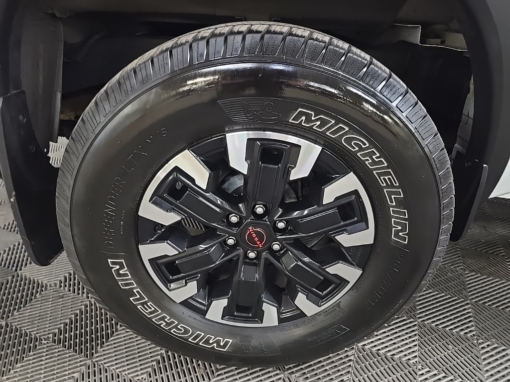 2022 Nissan Frontier PRO-4X photo 12