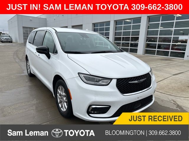 2024 Chrysler Pacifica Touring L's photo