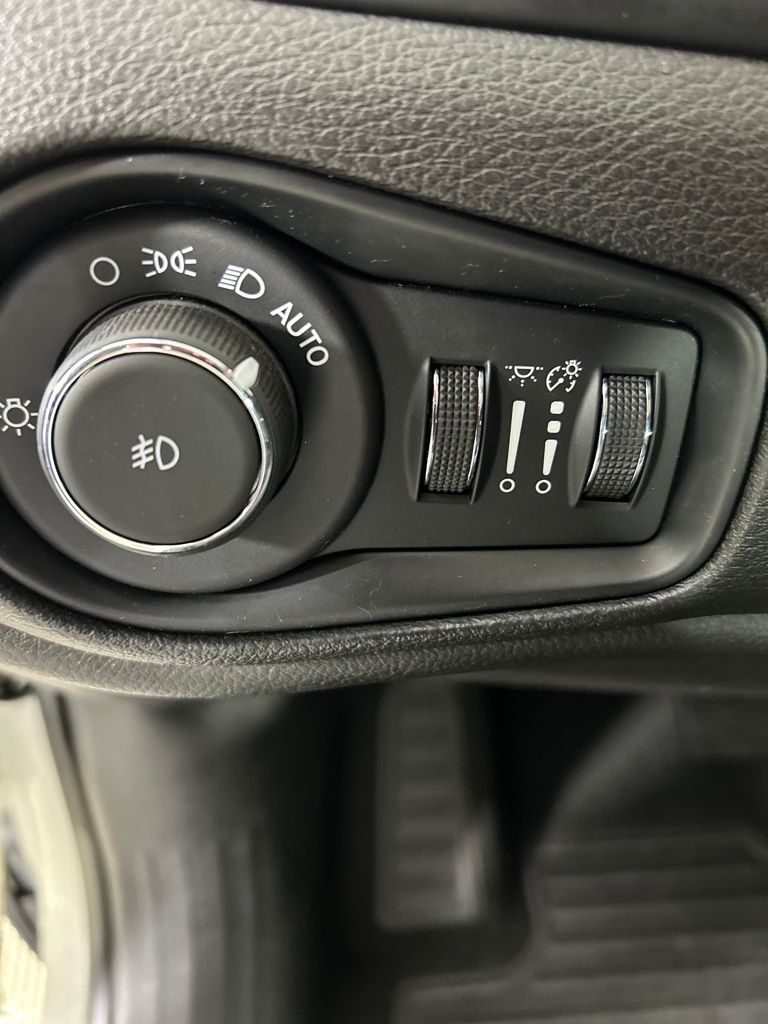 2017 Jeep Renegade Latitude North Edition photo 19