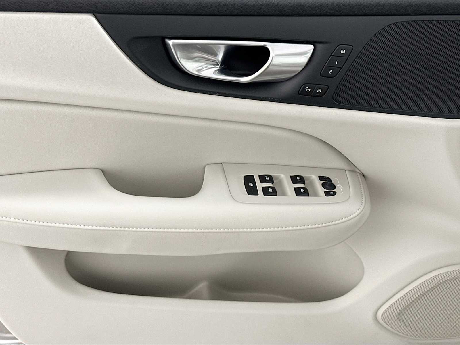 2025 Volvo S60 B5 Core photo 16