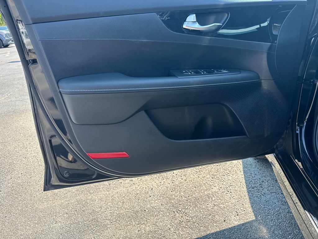 2024 Kia Forte GT-Line photo 9