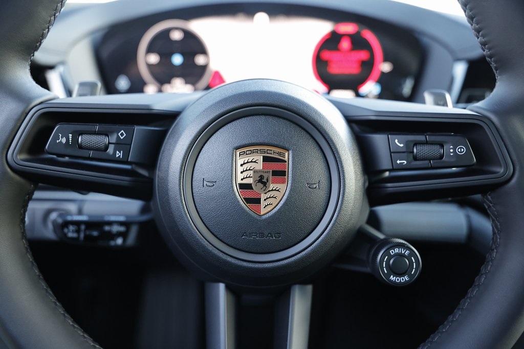 2025 Porsche Panamera 4 photo 33