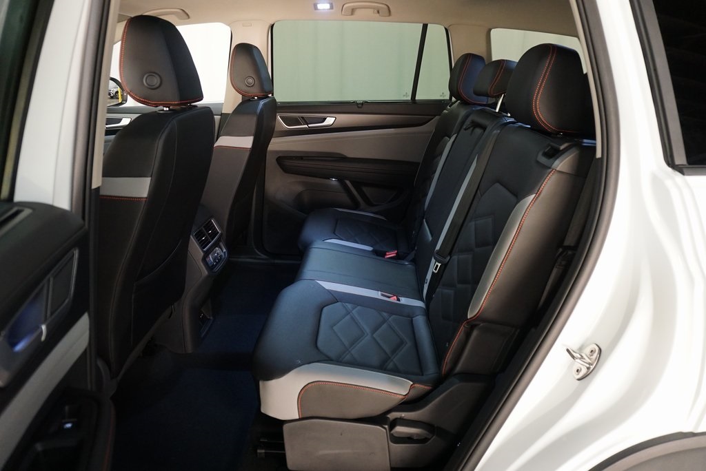 2025 Volkswagen Atlas Peak Edition SE photo 11
