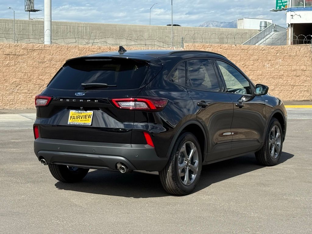 2025 Ford Escape ST-Line photo 3