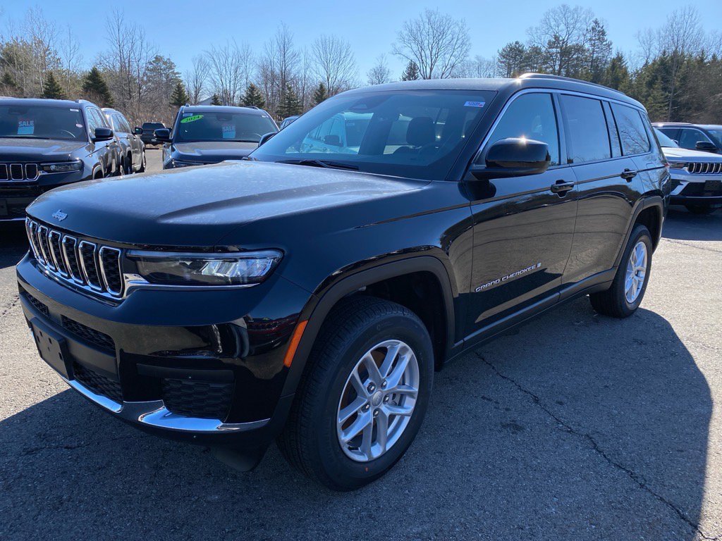 2025 Jeep Grand Cherokee Laredo X photo 2