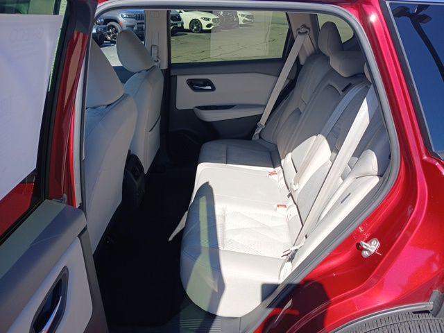 2024 Nissan Rogue SV photo 7