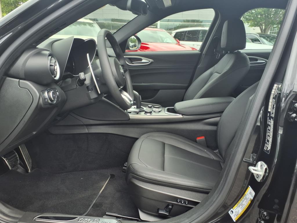 2025 Alfa Romeo Giulia SPRINT photo 3