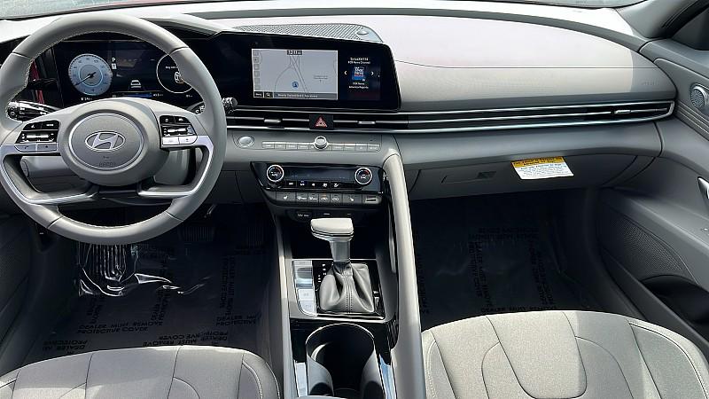 2025 Hyundai Elantra SEL Convenience photo 49