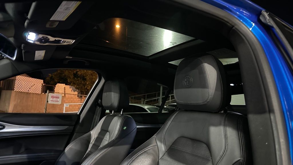 2022 Alfa Romeo Stelvio Ti photo 8
