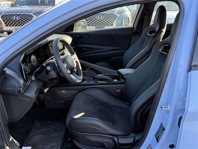 2025 Hyundai Elantra Base photo 13