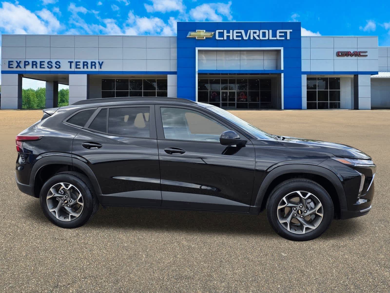 2024 Chevrolet Trax LT photo 2