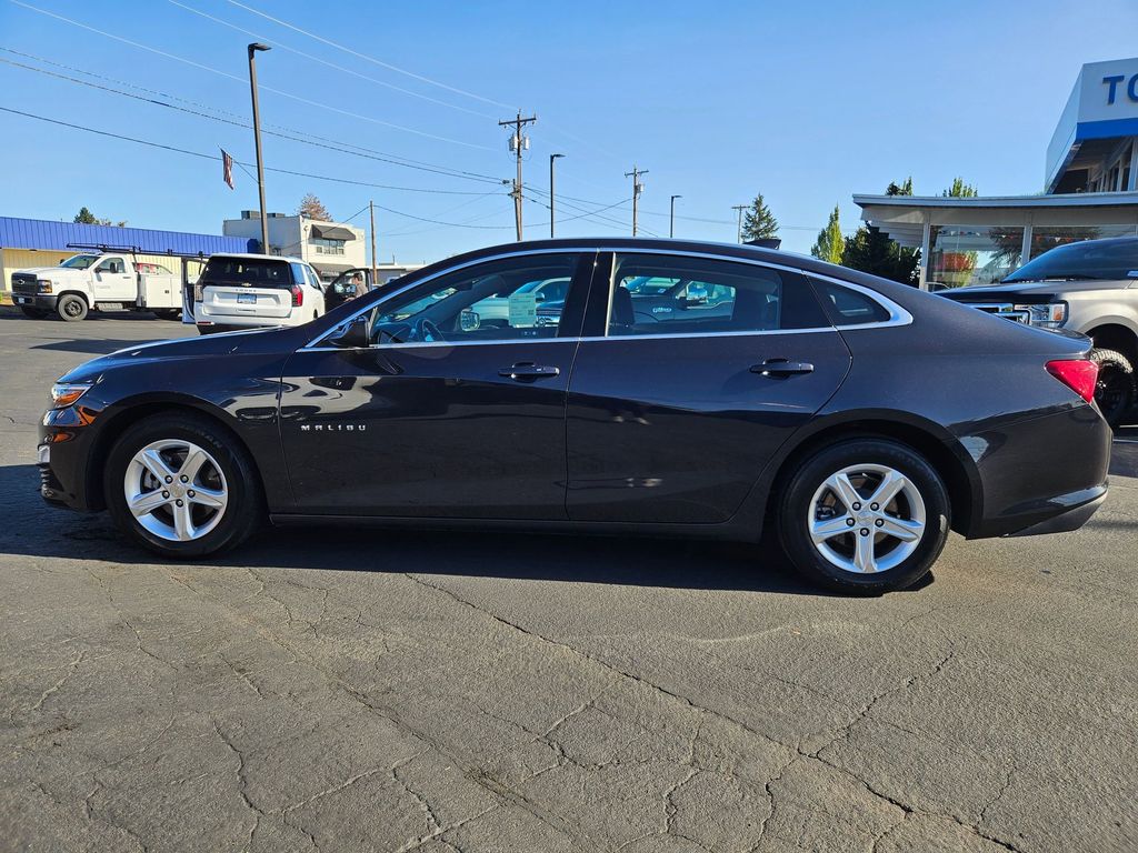 2023 Chevrolet Malibu 1LT photo 2