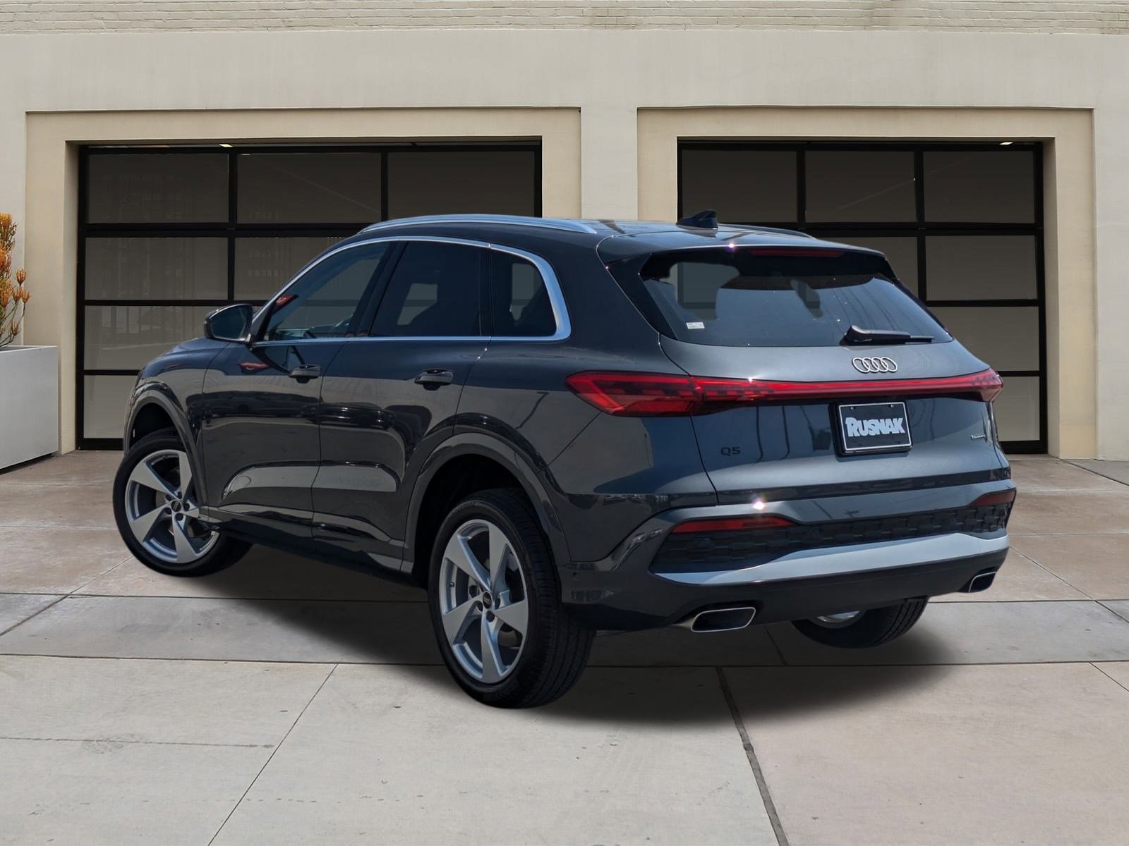 2025 Audi Q5 2.0T Premium Plus photo 2