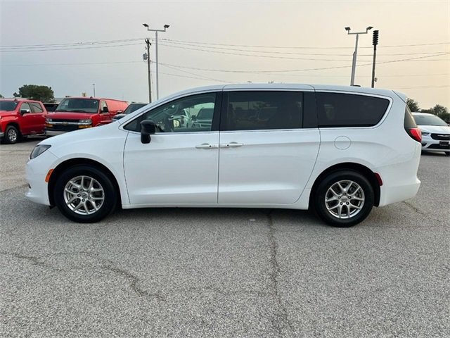 2024 Chrysler Voyager LX photo 2