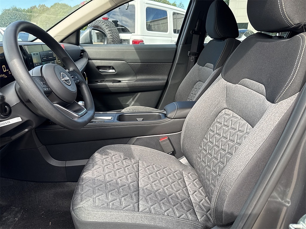 2025 Nissan Kicks SV photo 10